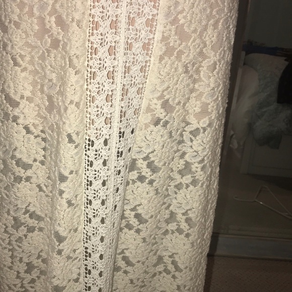 Gorgeous lace maxi - Picture 4 of 5